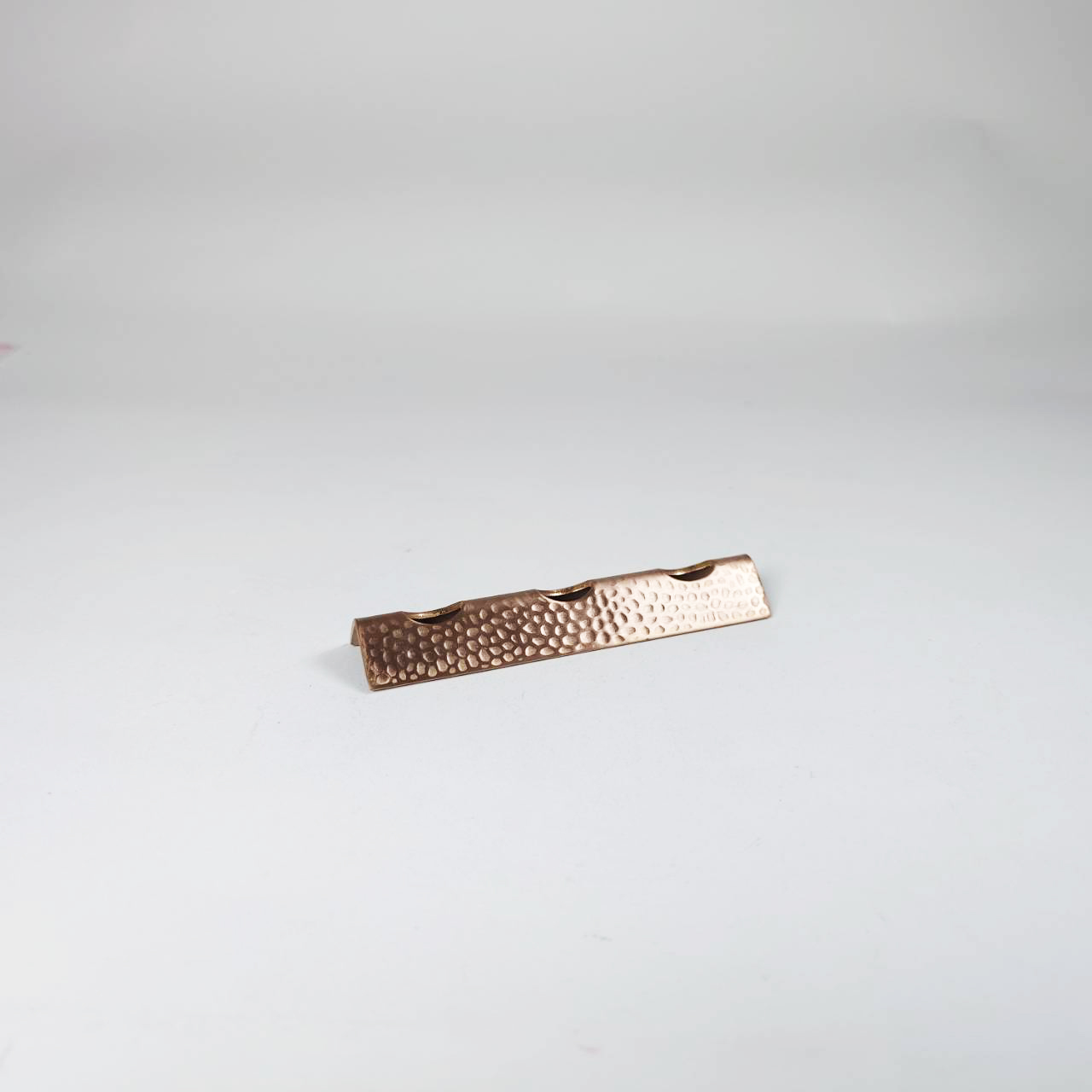 青銅金錘紋刀叉架 (11cm)
